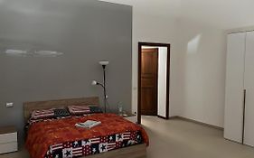 Grande Stanza Matrimoniale In Palazzo Signorile