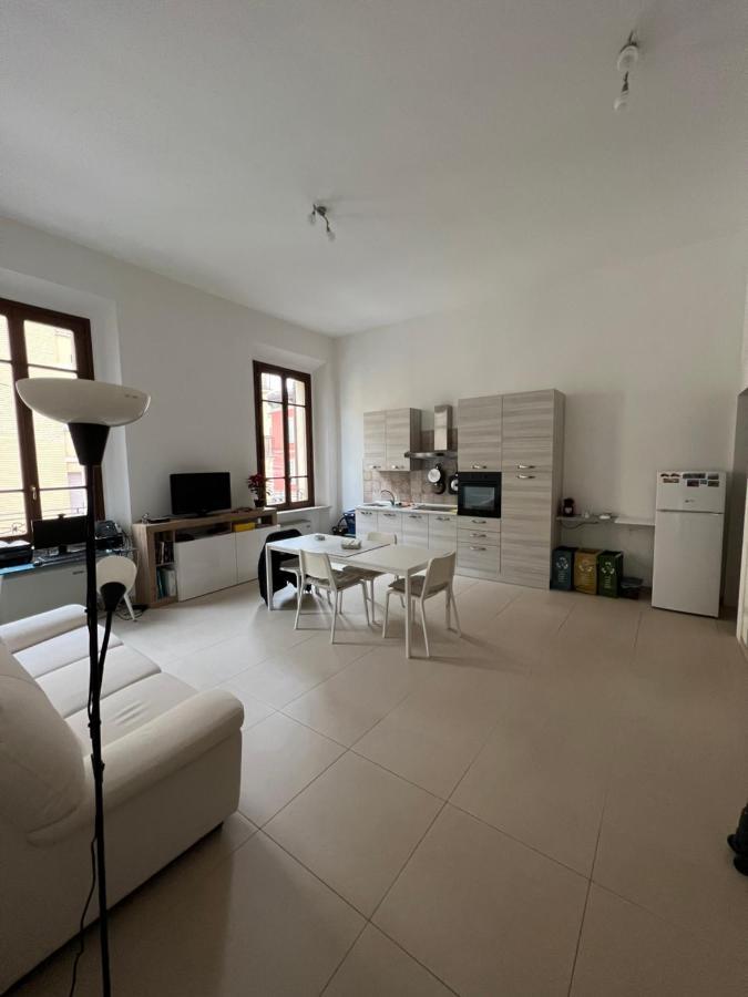 Ferienwohnung Grande Stanza Matrimoniale In Palazzo Signorile Mirandola Exterior foto