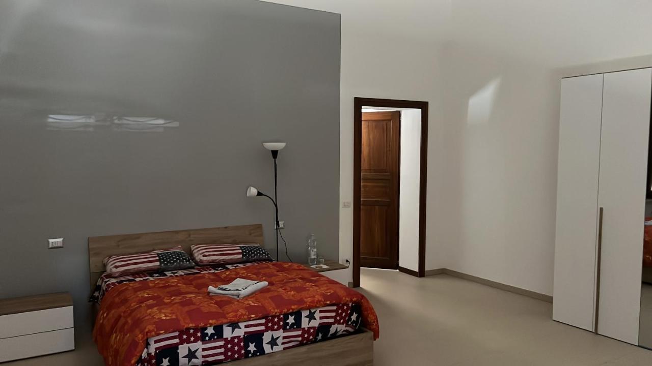 Ferienwohnung Grande Stanza Matrimoniale In Palazzo Signorile Mirandola Exterior foto